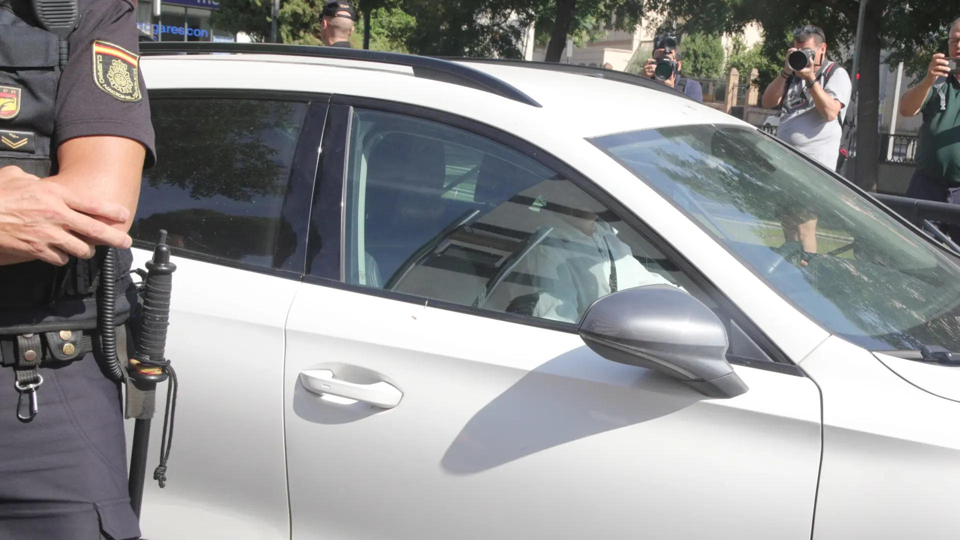 Juana Rivas entrega a su hijo Daniel para que vuelva con su padre a Italia