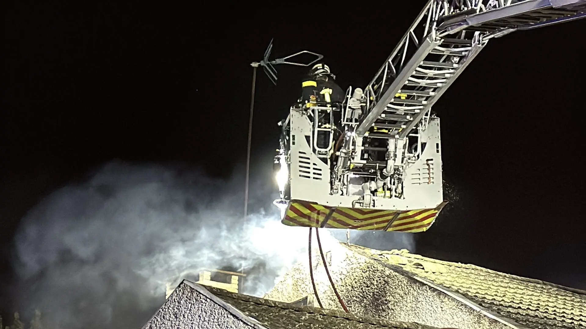 Nueve personas salen ilesas de un incendio en un chalet en Pozuelo de Alarcón thumbnail