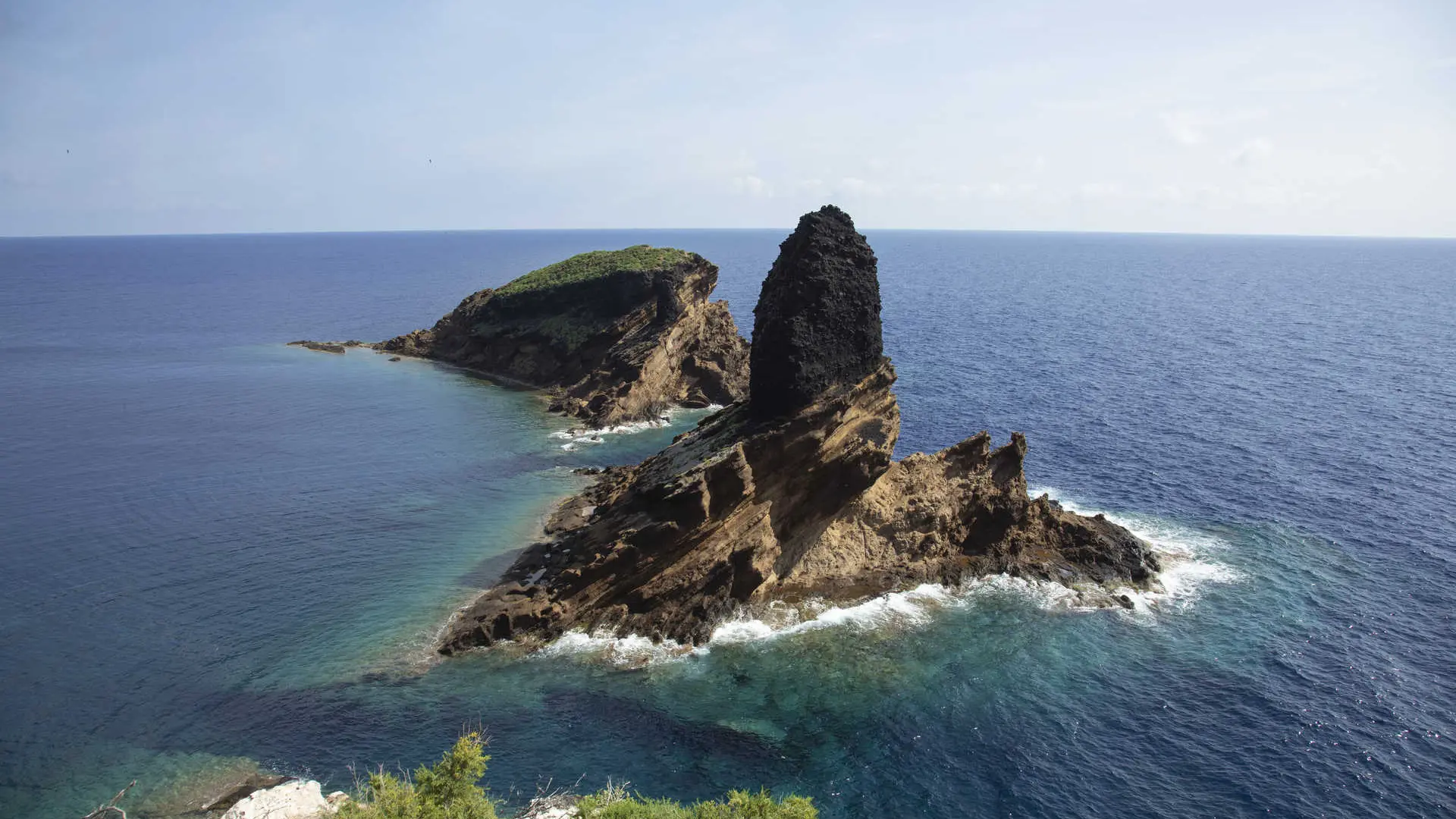 Parece una isla de Hawái, pero está en España junto a Castellón: aguas cristalinas, delfines y reserva natural thumbnail
