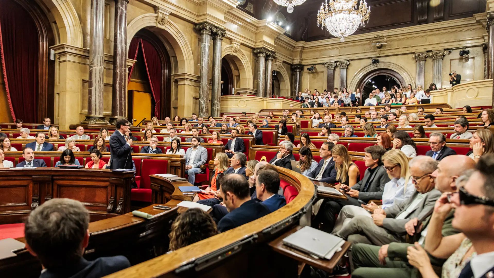 Debate de Política General en el Parlament, en directo | Comuns adiverte a Illa de que "no hay plan B" y que no pueden esperar cinco años para las políticas de vivienda