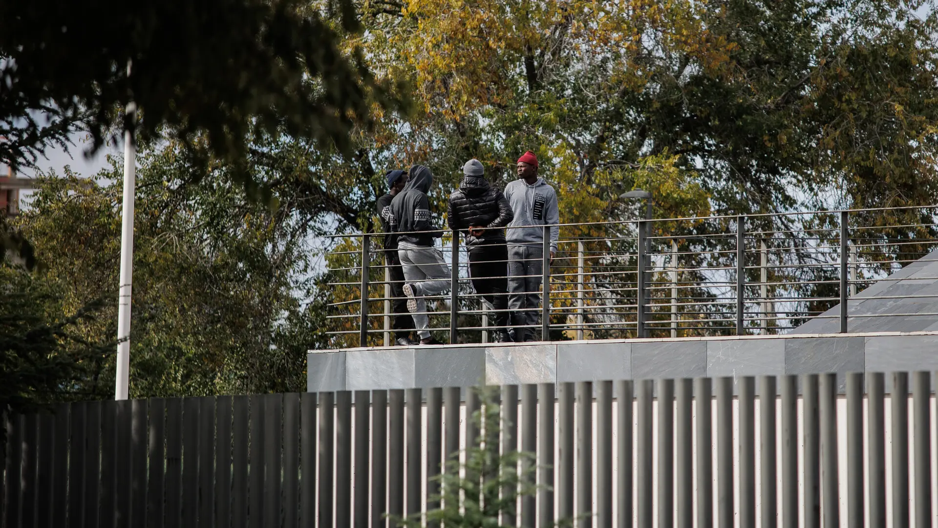 El Ayuntamiento de Pozuelo cierra el centro de migrantes y da cuatro meses al Gobierno para reubicar a 400 residentes