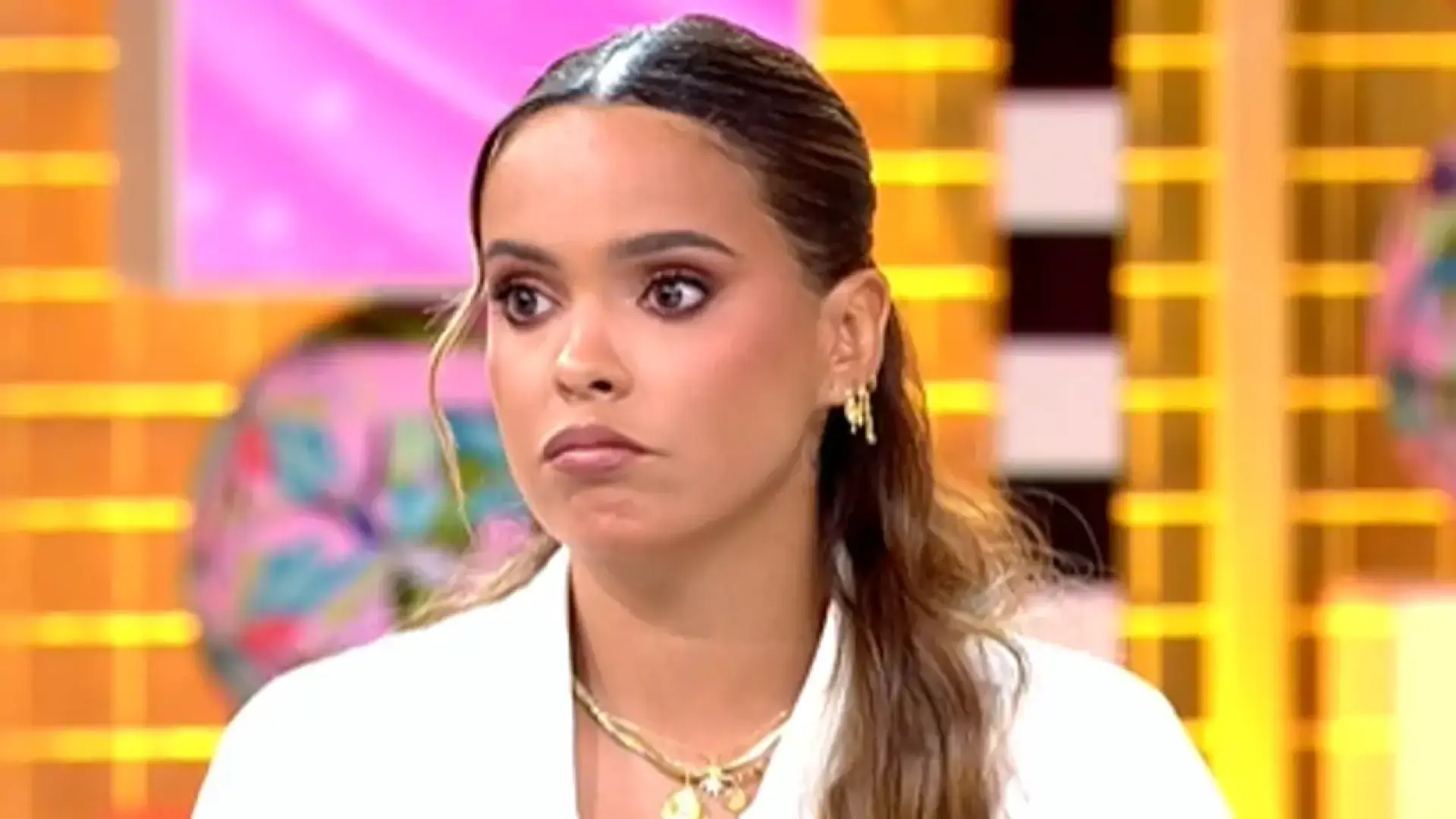 
         Más allá de Rocío Flores: Gloria Camila bloquea a otras personas de un grupo de amigos 
    