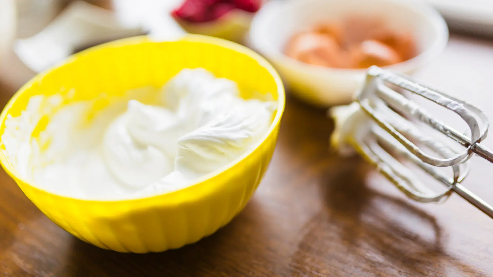 El postre de yogur montado con solo cuatro ingredientes perfecto para refrescar tu paladar en verano