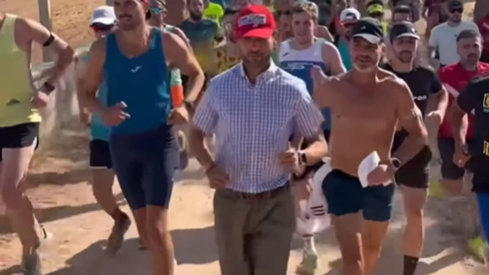 La última semana de Pitufollow, el ‘Forrest Gump’ español, en sus 50 km al día durante 50 días: de Valencia a Barcelona por el cáncer