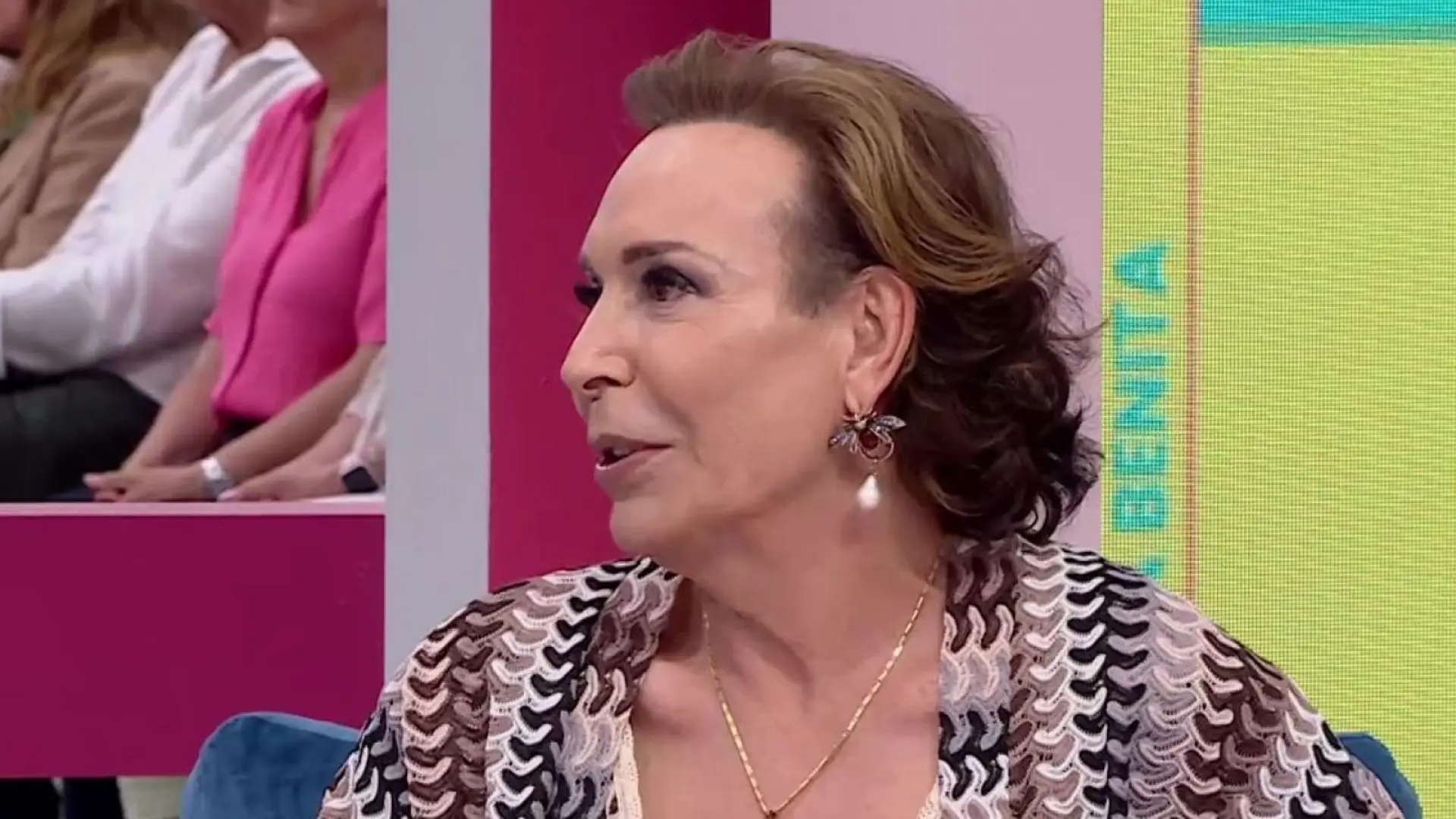 Maestra Benita completa su transición: "Me he hecho la operación de vagina, ya estoy toda tuneada"