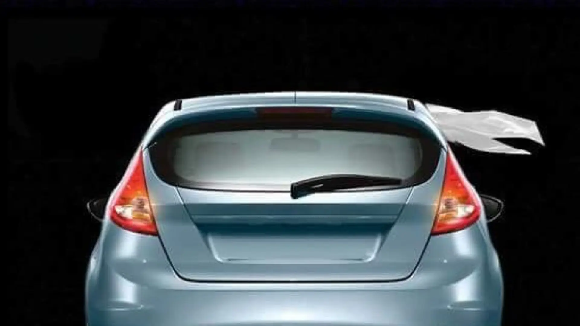 Qué significa que un coche tenga un pañuelo blanco colgado del retrovisor: "Puedes salvar una vida"
