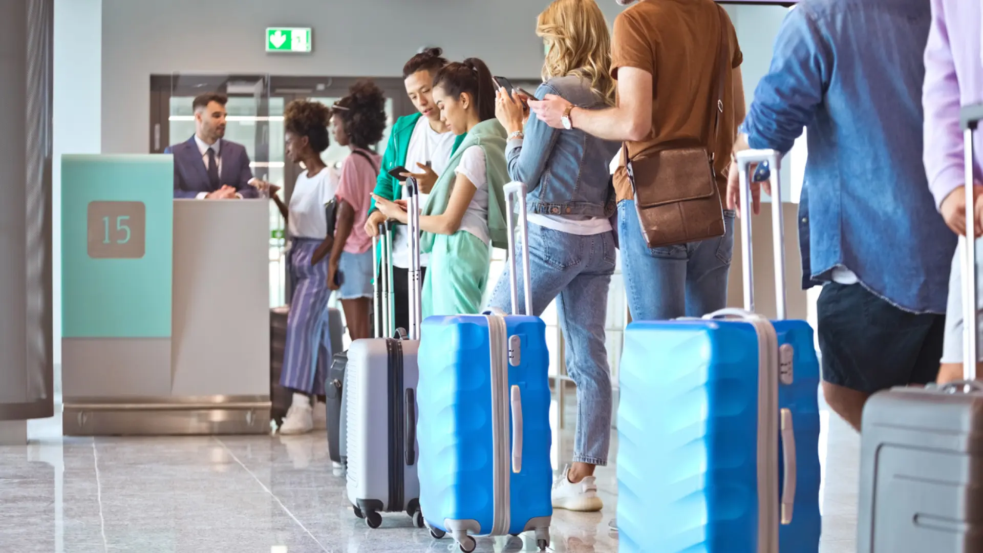 Cinco reglas para ser un pasajero de avión ideal: "No te pongas a hacer fila en la puerta de embarque"