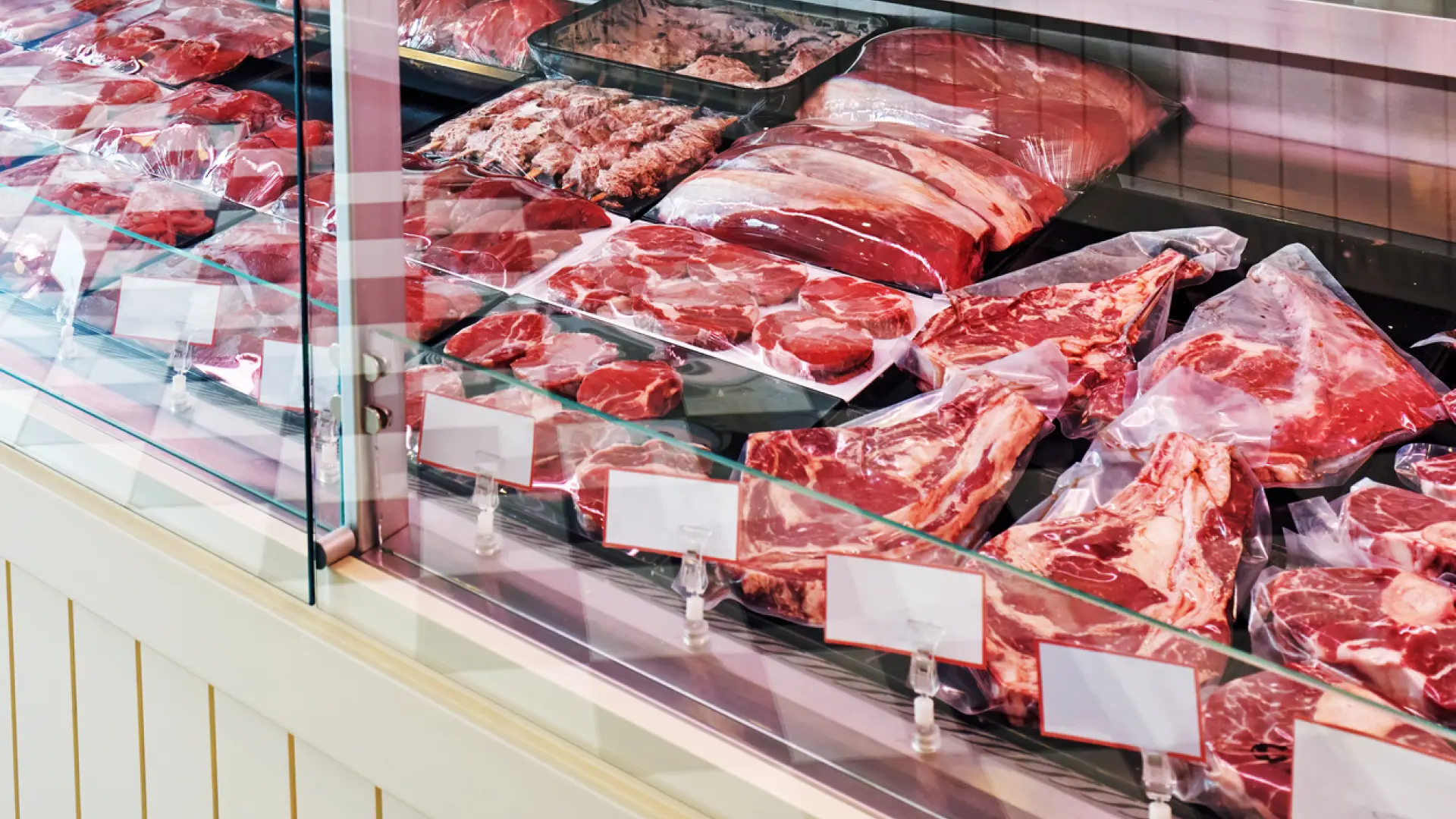 Qué debes hacer con la carne y el pescado cuando vuelves del supermercado para que te duren más, según una dietista