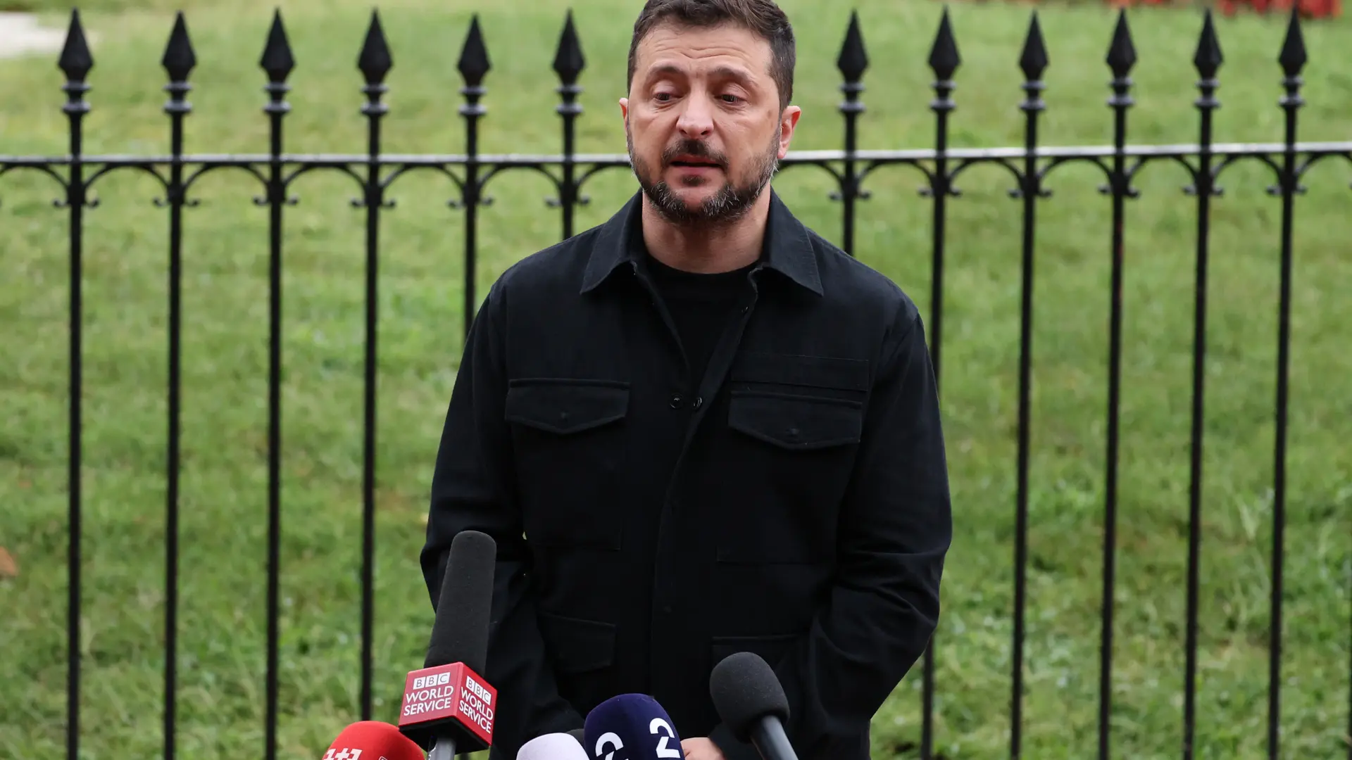 Zelenski descarta viajar a Moscú y dice que Putin "puede ir a Kiev"