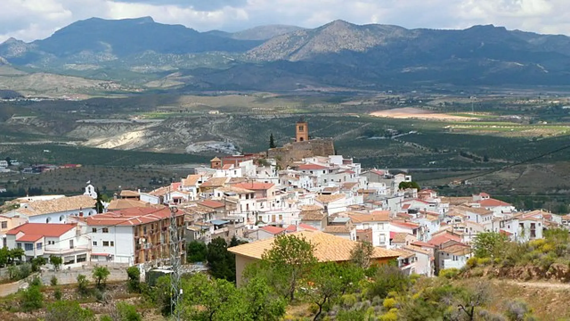 El bonito pueblo de Almería rodeado de naturaleza y con restos de un castillo nazarí