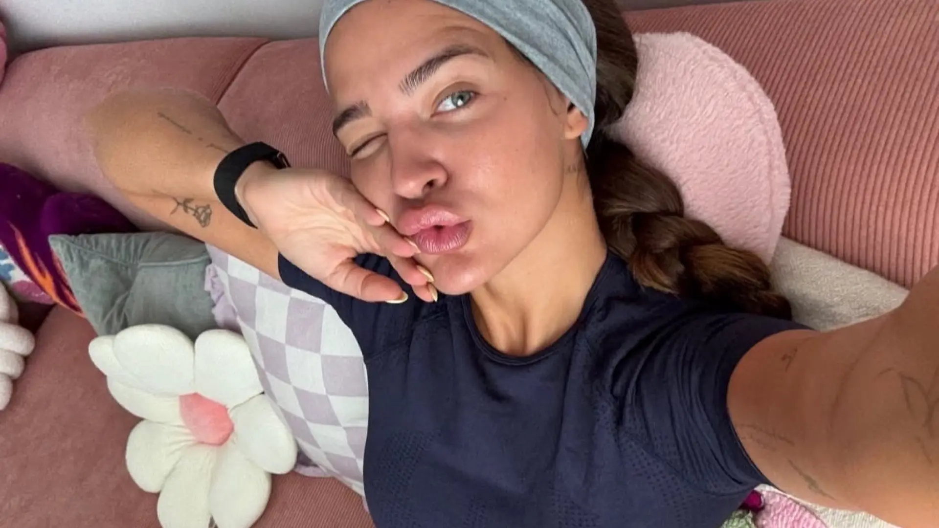 Laura Escanes tiene el bolso 'puffy' rosa más viral: esconde un calendario de adviento de belleza coreana y ya está agotado