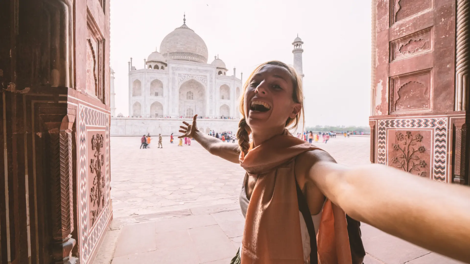 De los Sanfermines al Taj Mahal: lugares en los que está prohibido hacerte un 'selfie'