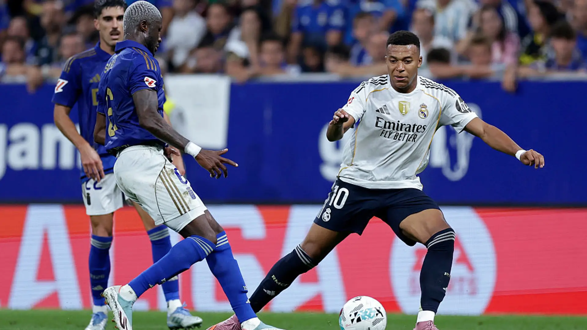 El Oviedo lanza una "sincera disculpa" al Real Madrid y a Mbappé tras los insultos racistas en el Carlos Tartiere