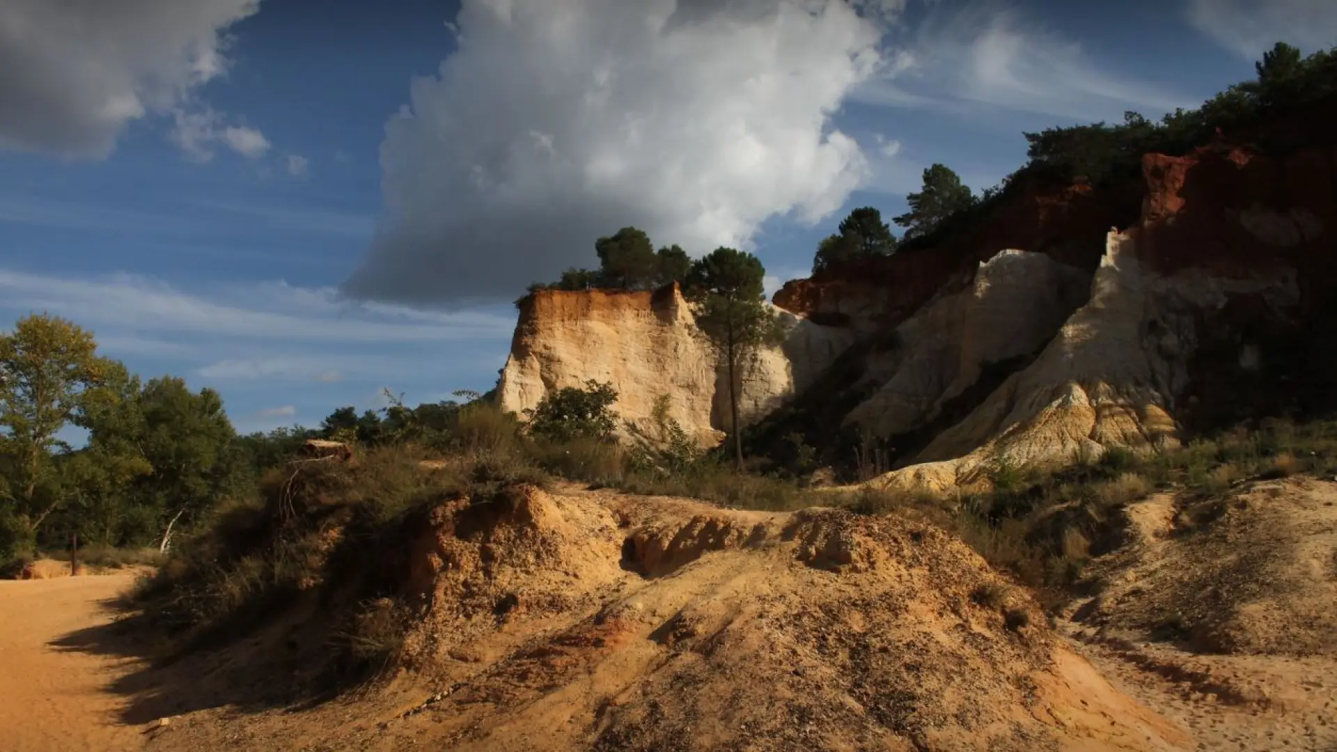 Descubre "el Colorado de Francia": un cañón de tonos ocre que nos transporta a la otra punta del mundo