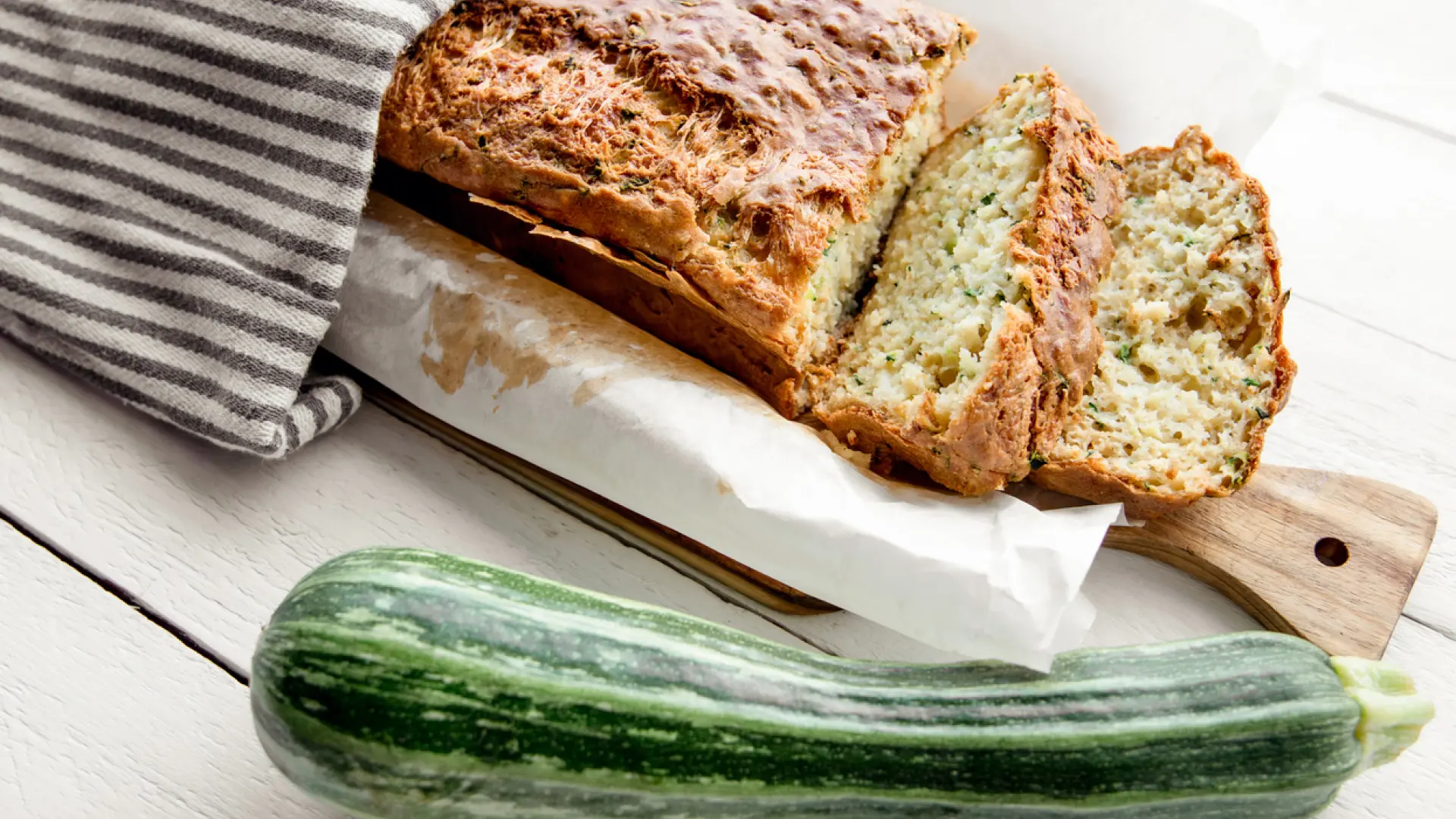 Descubre cómo puedes utilizar el calabacín para hacer postres y prepara el mejor bizcocho para tus invitados