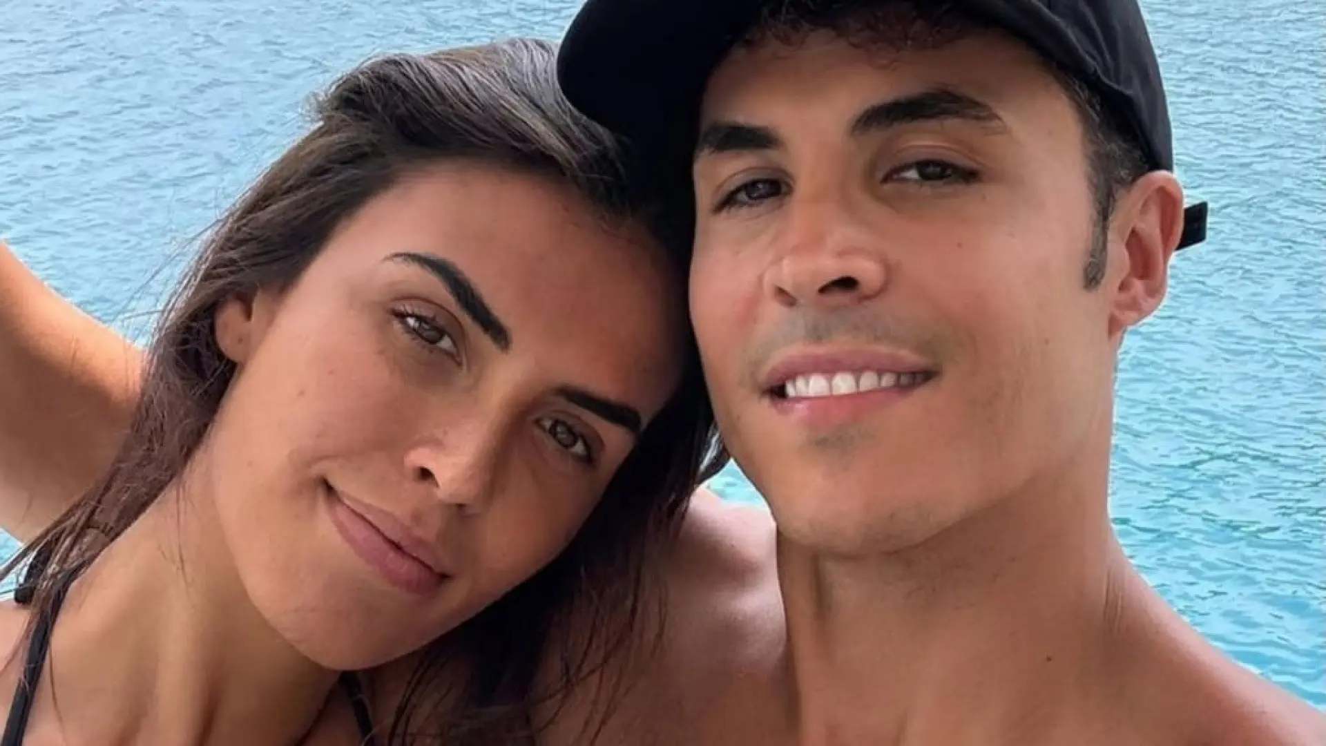 
         Sofía Suescun y Kiko Jiménez reciben críticas tras comprar en una tienda halal y la pareja responde 
    