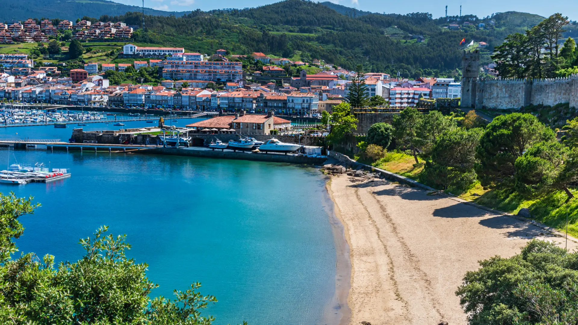 Un recorrido por Baiona, el puerto más elegante de Galicia