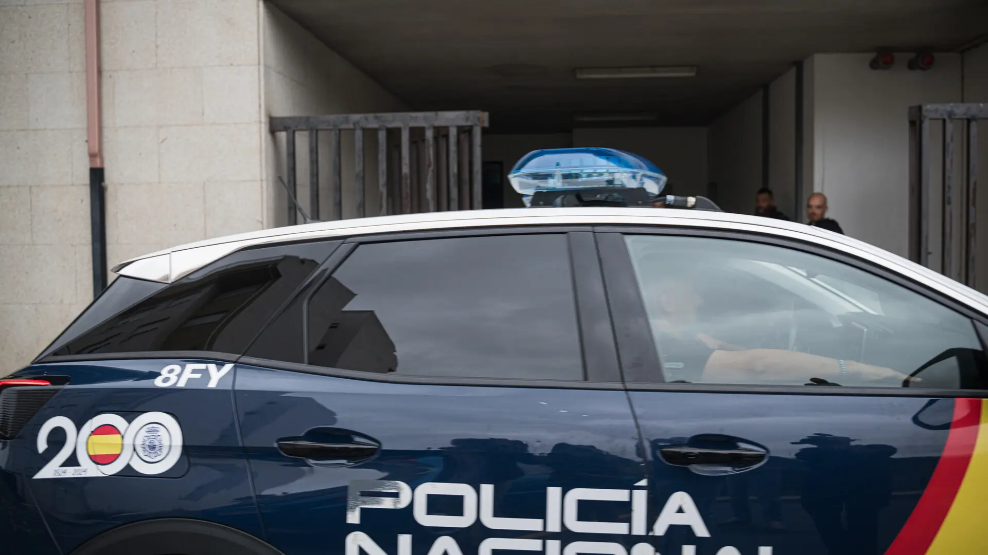 Detenido un hombre junto con dos compañeros por violar a su hija de 8 años en su casa de Madrid