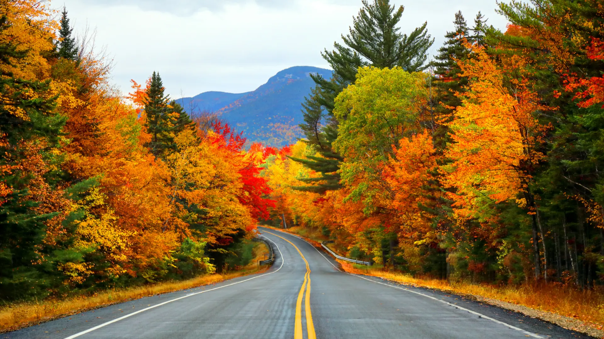 Desde Canadá hasta los Alpes japoneses: estos son los mejores destinos para ver el 'foliage' de otoño