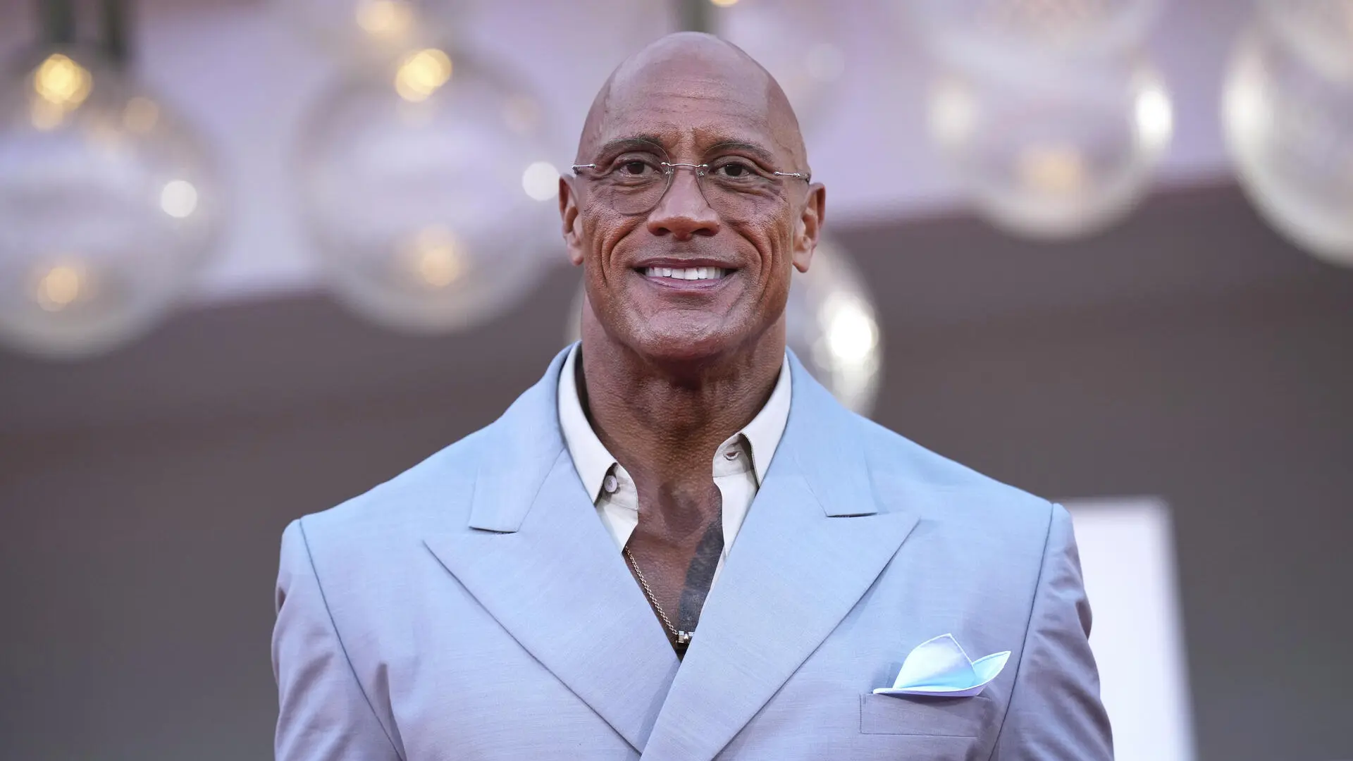 Dwayne Johnson amazes Venice together with his bodily exchange and his severe candidacy for the most efficient actor's Oscar