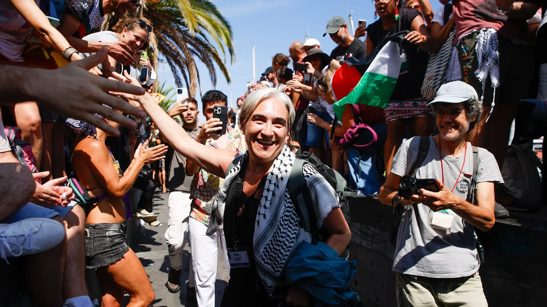 Colau, desde la Flotilla que navega hacia Gaza: "Ojalá los gobiernos nos pusieran a disposición barcos en perfecto estado"