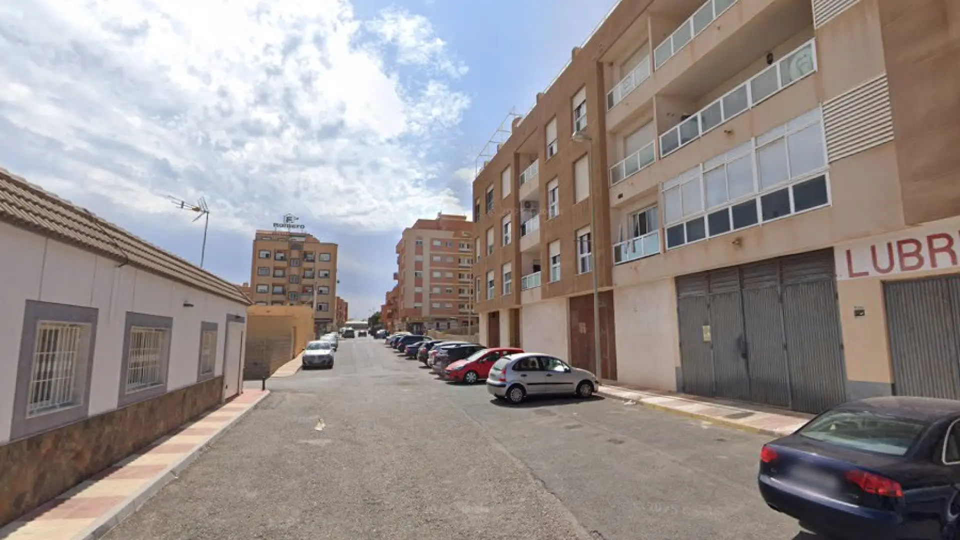 Un hombre intenta matar a su pareja quemando su propia casa con gas butano en Roquetas de Mar
