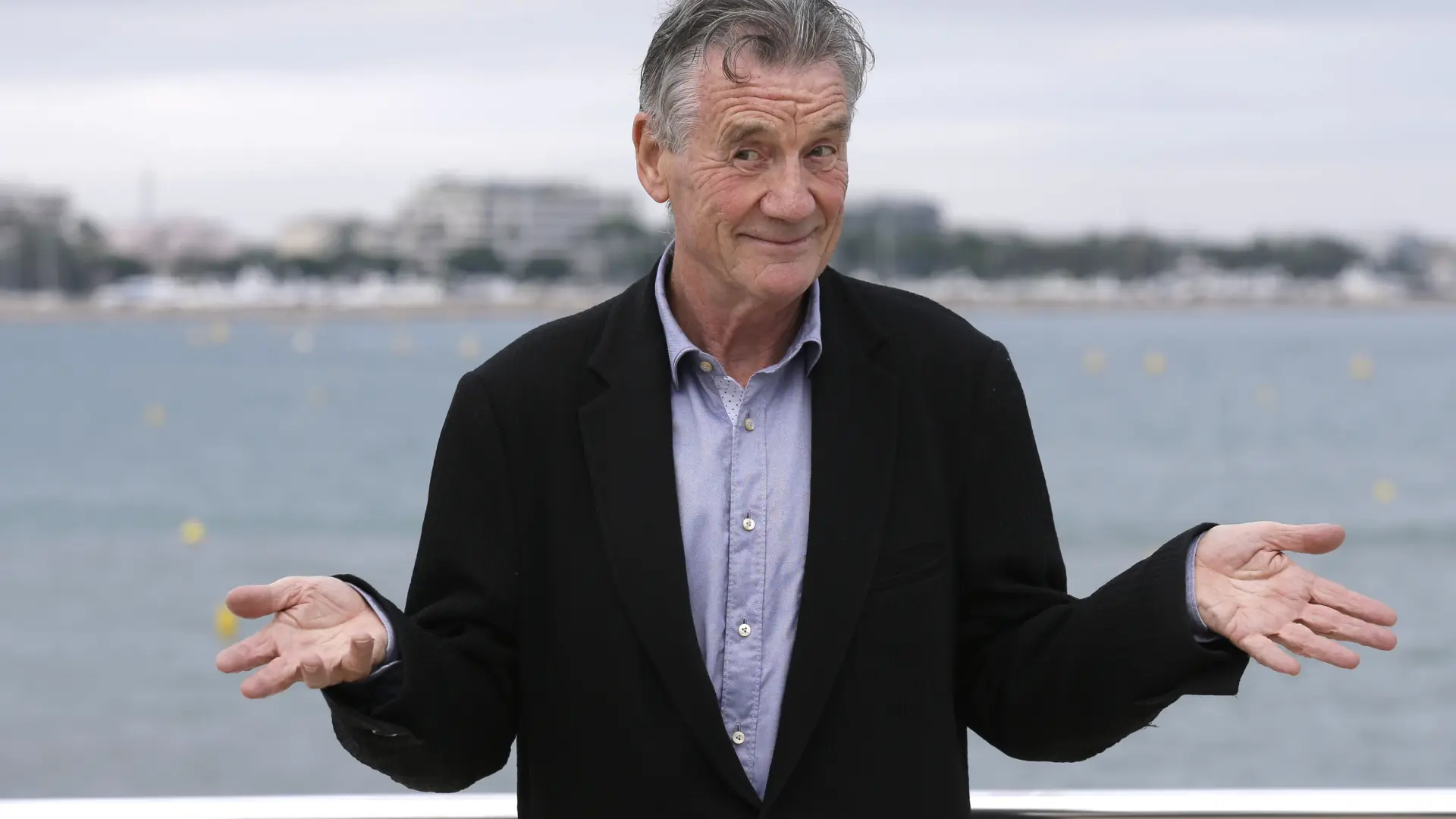 Michael Palin, de los Monty Python, retenido durante siete horas por milicianos chavistas: "La situación se volvió un poco absurda"