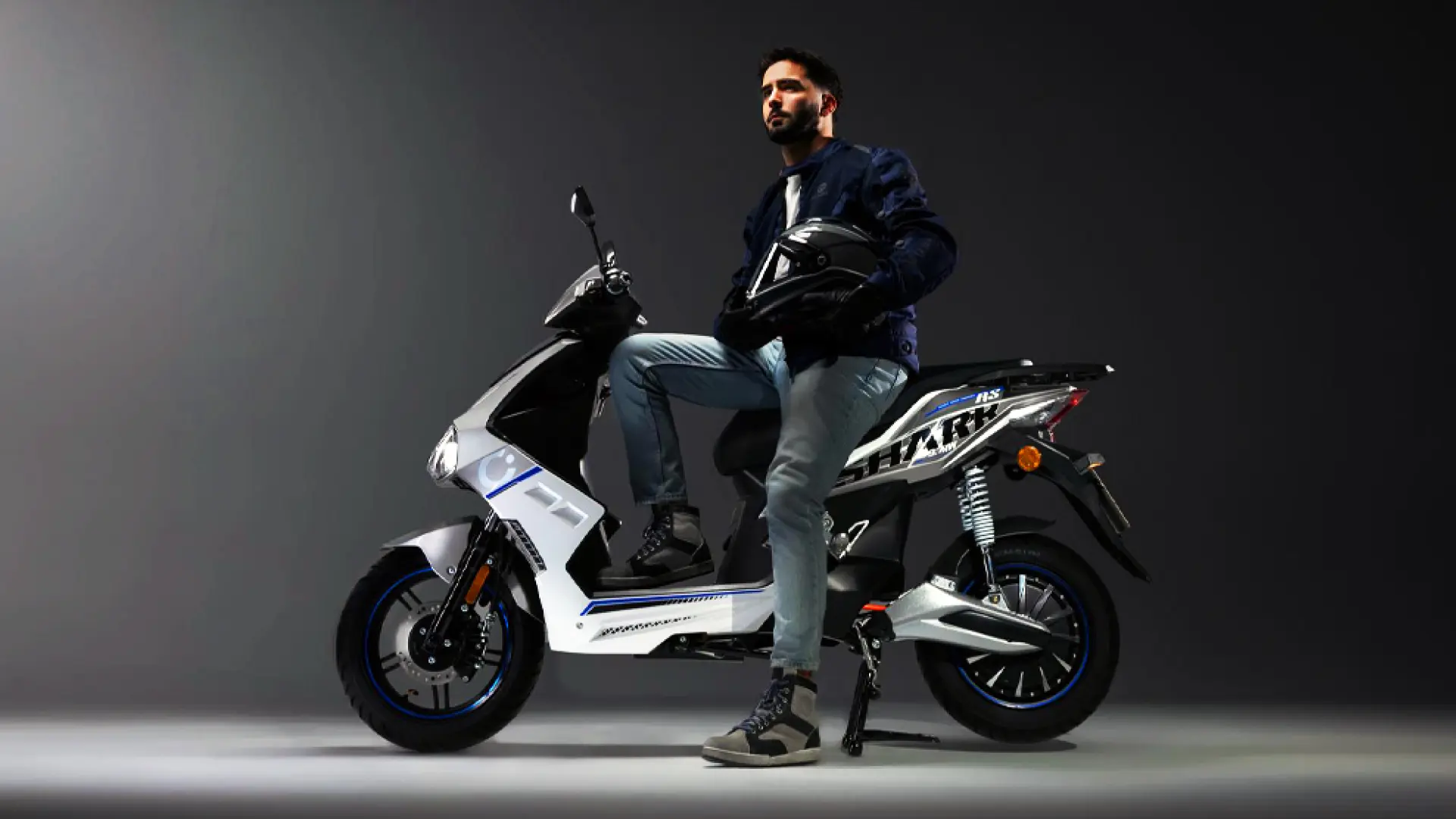 Si quieres moverte con libertad por la ciudad, esta scooter eléctrica tiene buena autonomía y es económica