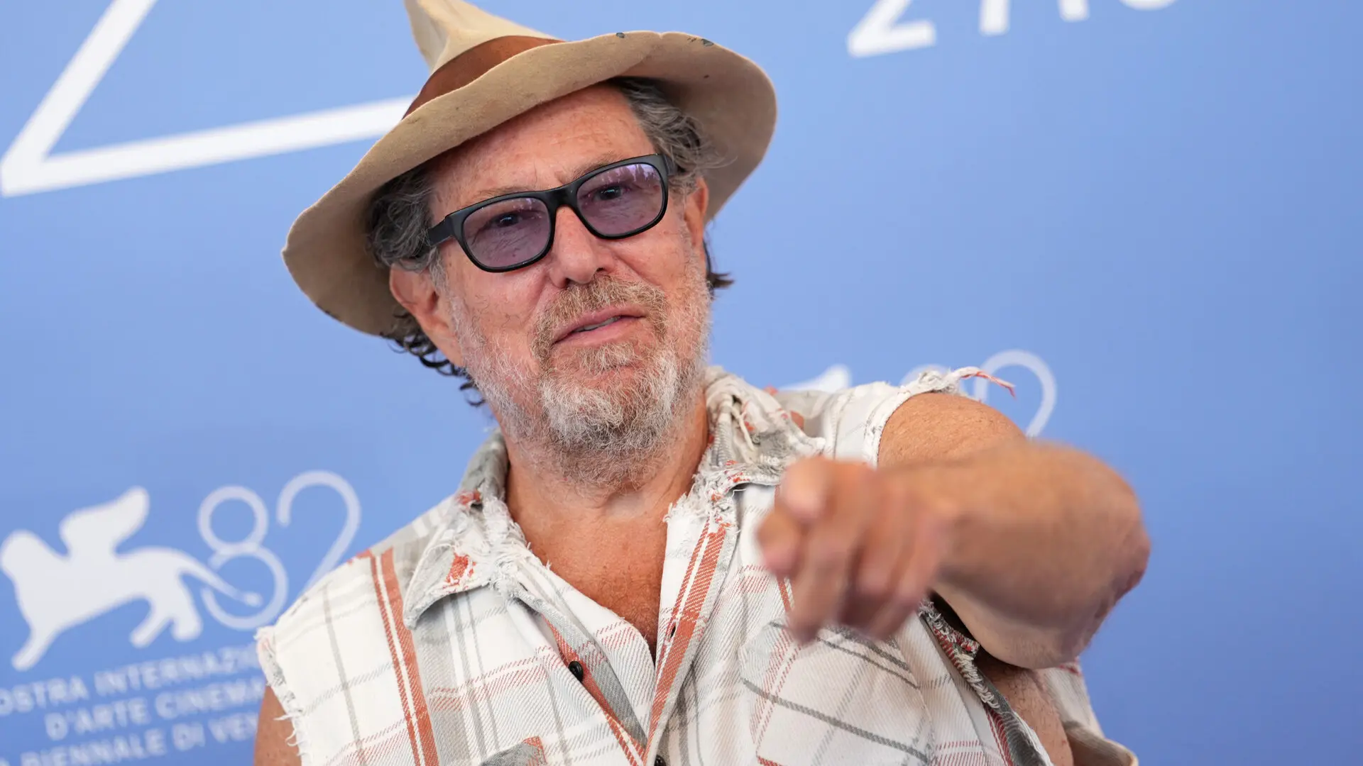 El director Julian Schnabel rechaza el boicot a Gal Gadot o Gerard Butler por su apoyo a Israel: "Son actores y hacen un trabajo extraordinario"