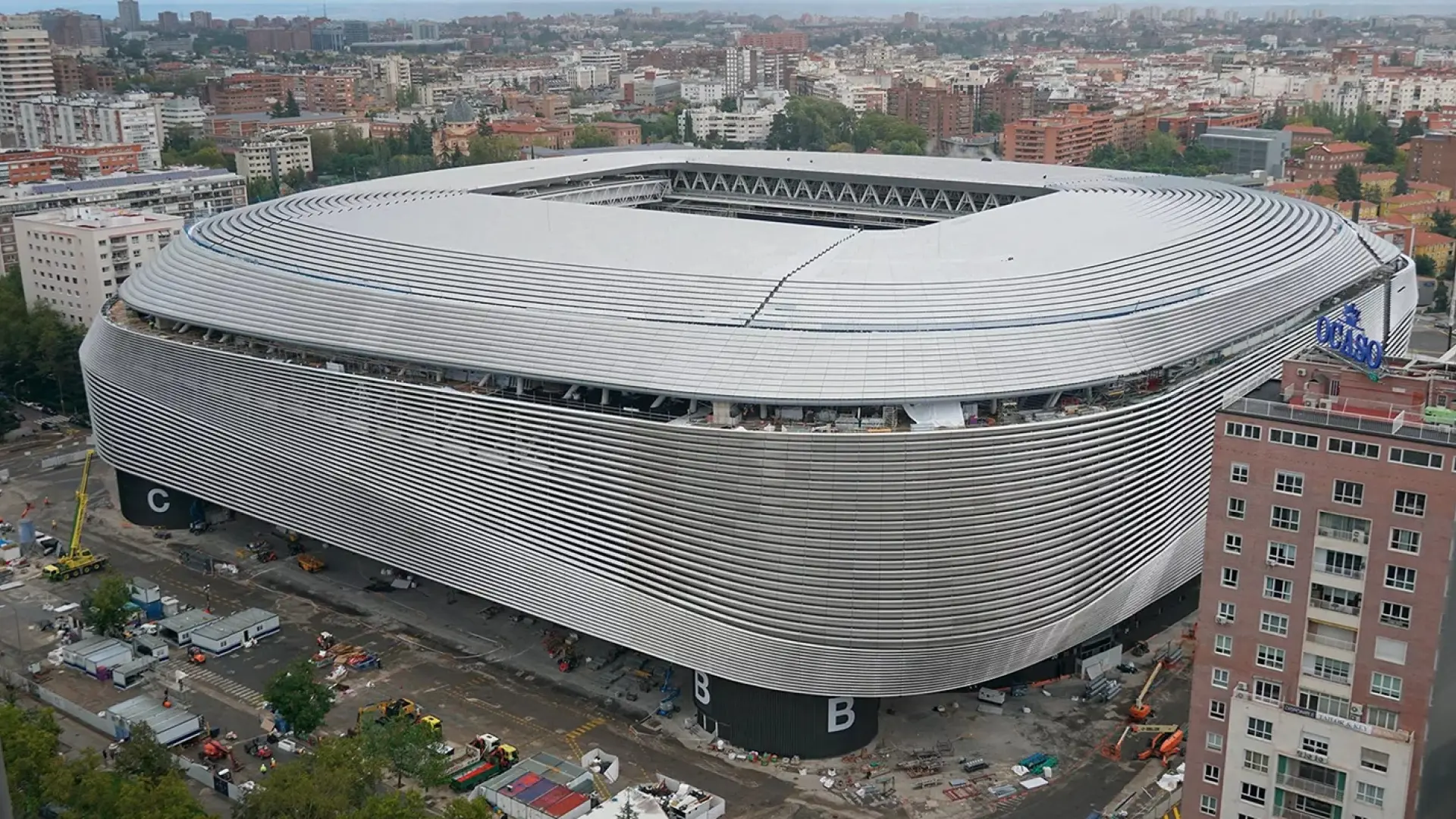 Los vecinos piden paralizar las obras del entorno del Bernabéu hasta que la Justicia se pronuncie sobre los aparcamientos