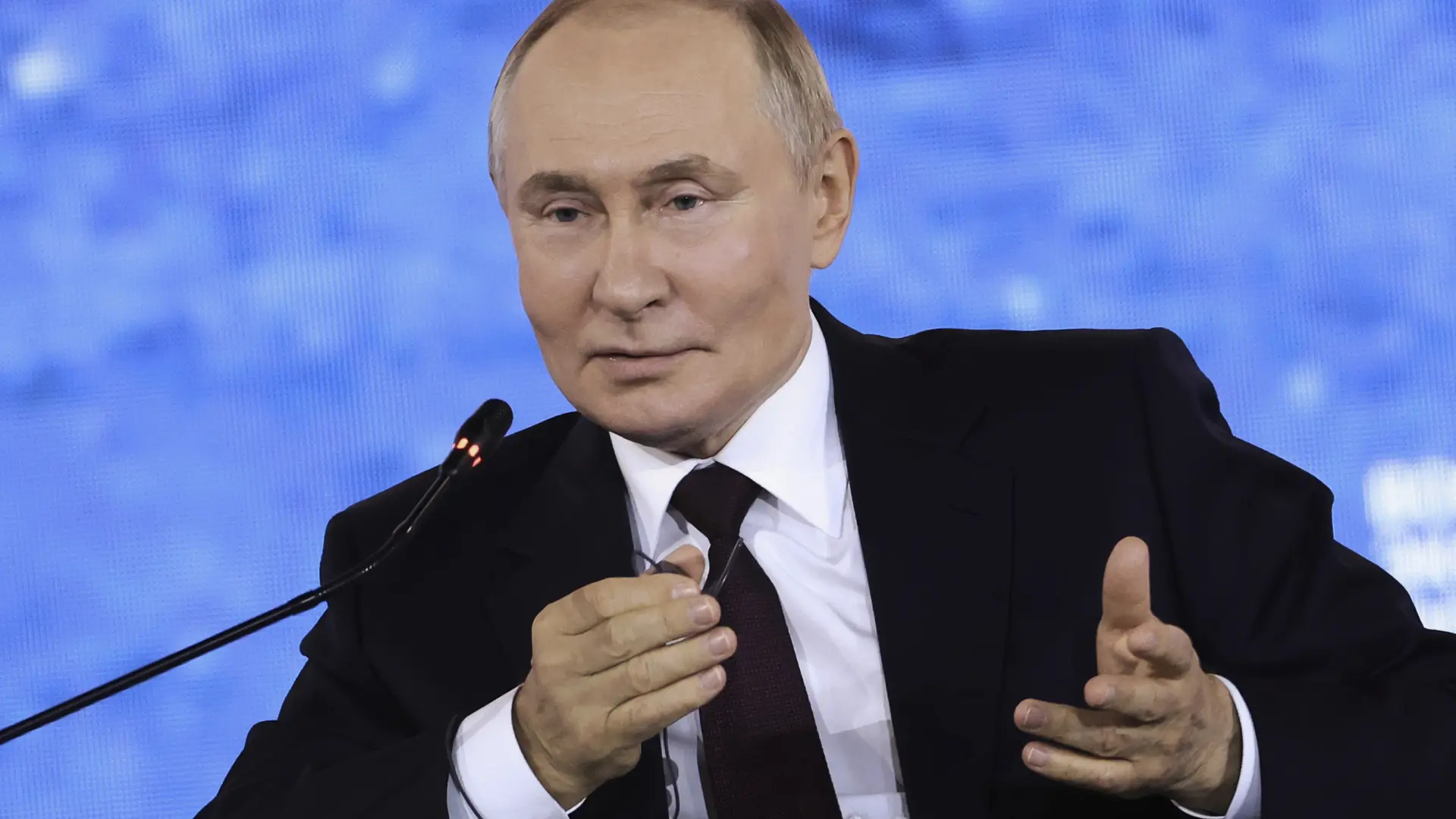 Putin rechaza la presencia de tropas extranjeras en Ucrania antes o después de la paz: "Serían un objetivo legítimo"