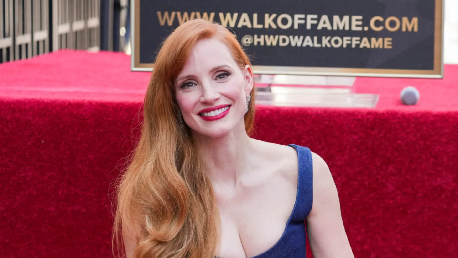 Jessica Chastain rompe moldes en la alfombra roja con un inesperado vestido que no dejarás de ponerte