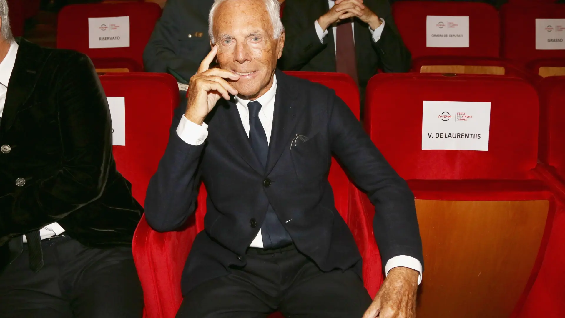 Qué es el 'power suit', el traje con el que Giorgio Armani revolucionó la moda femenina
