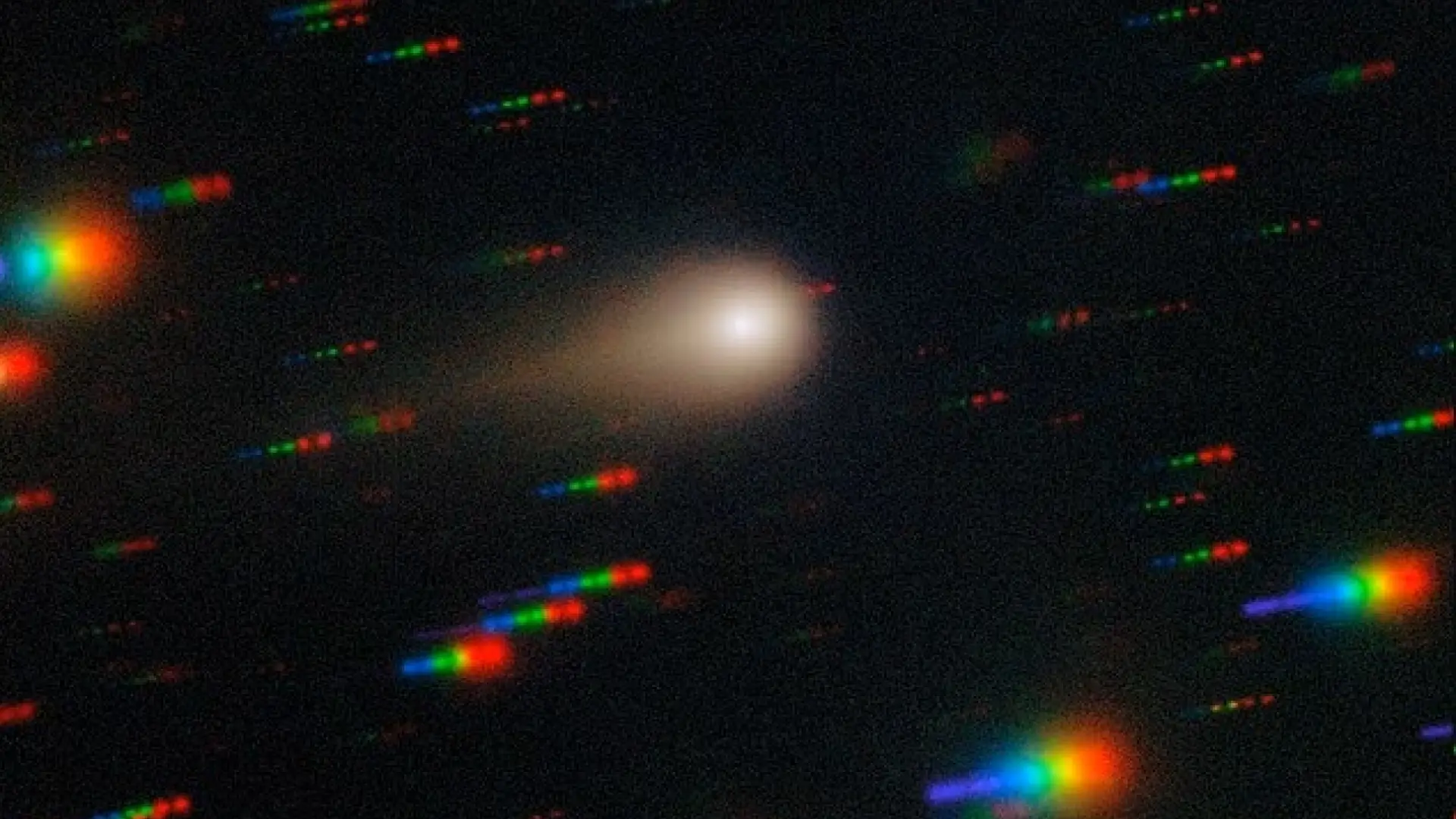 Difunden la impactante primera imagen en color del cometa 3I/ATLAS en su viaje a 221.000 km/h