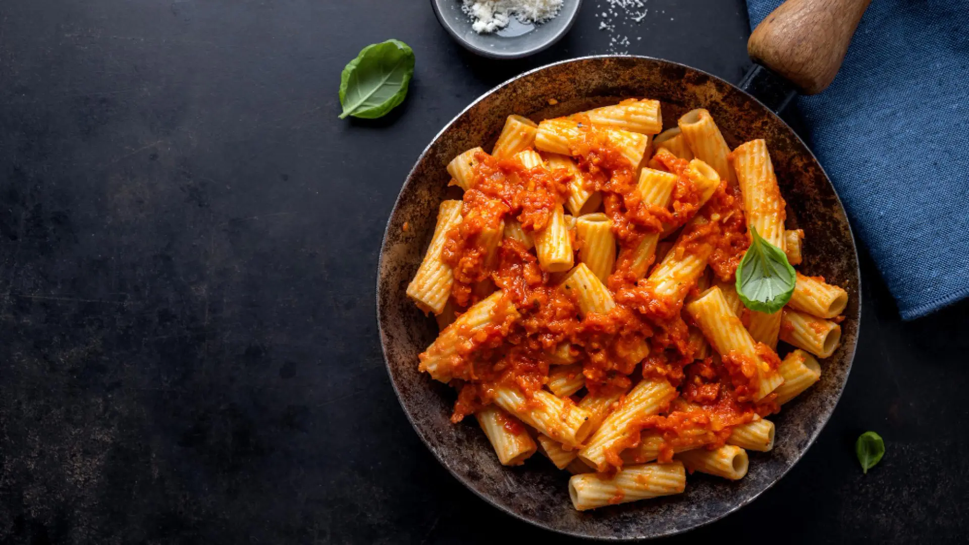La deliciosa receta de rigatoni con tomate del chef Jamie Oliver que esconde un importante truco final