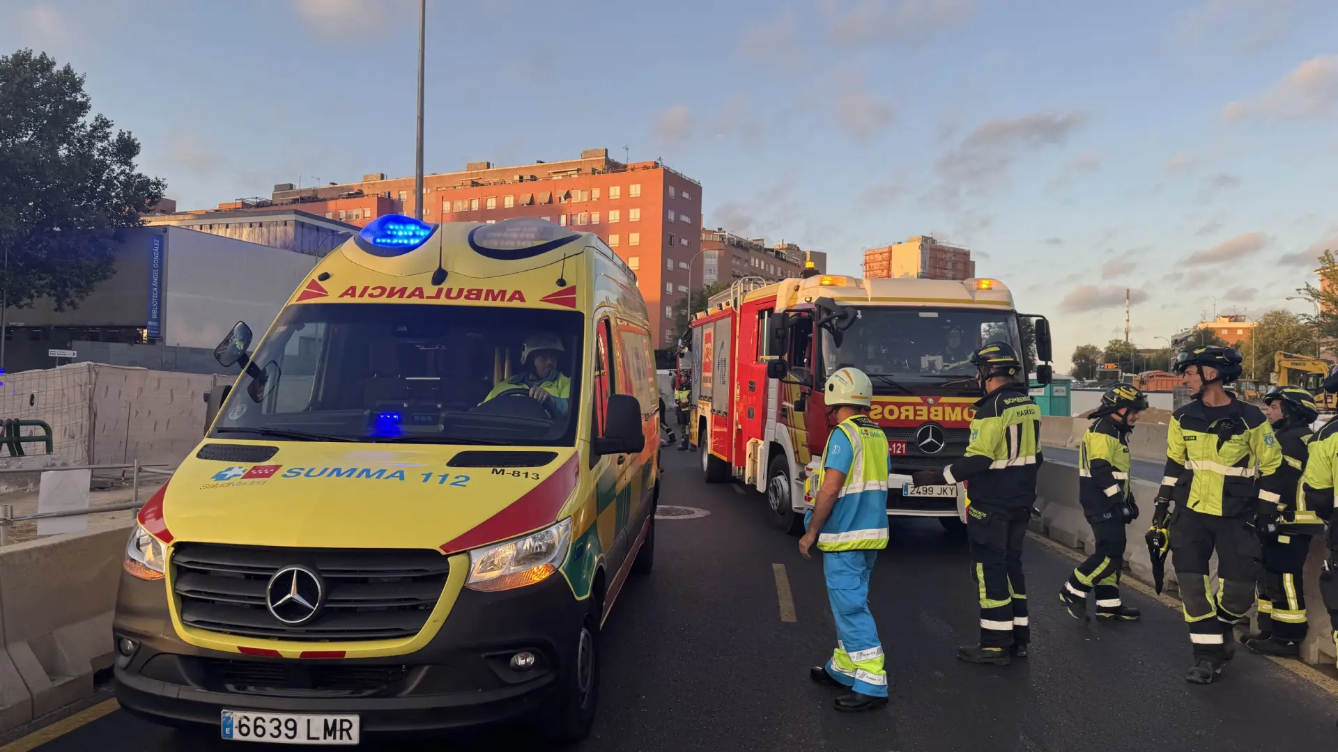 Muere un motorista al ser arrollado por un turismo en la zona de obras de la A-5