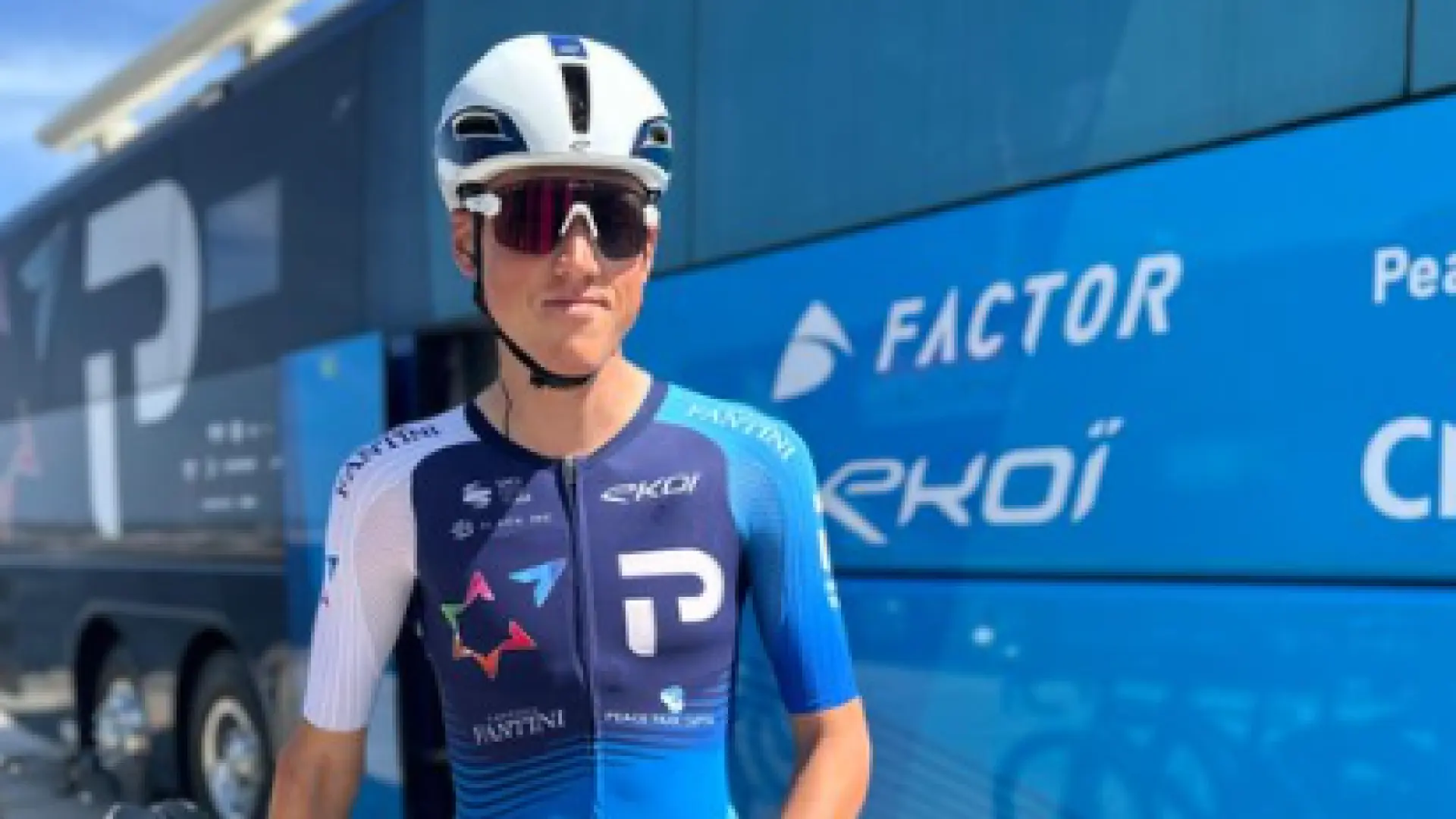 El Israel Premier Tech borra el nombre del país de su maillot de La Vuelta: "Dada la peligrosidad de algunas protestas"