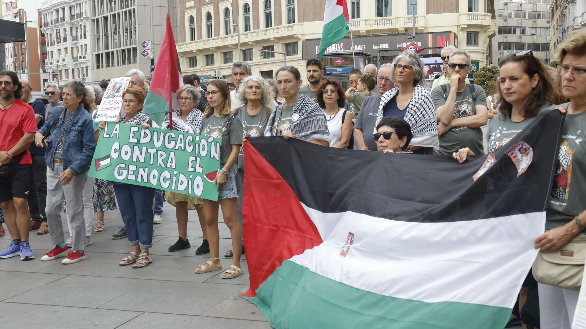 Una concentración en Madrid denuncia la "masacre" de más de 18.500 niños en Gaza