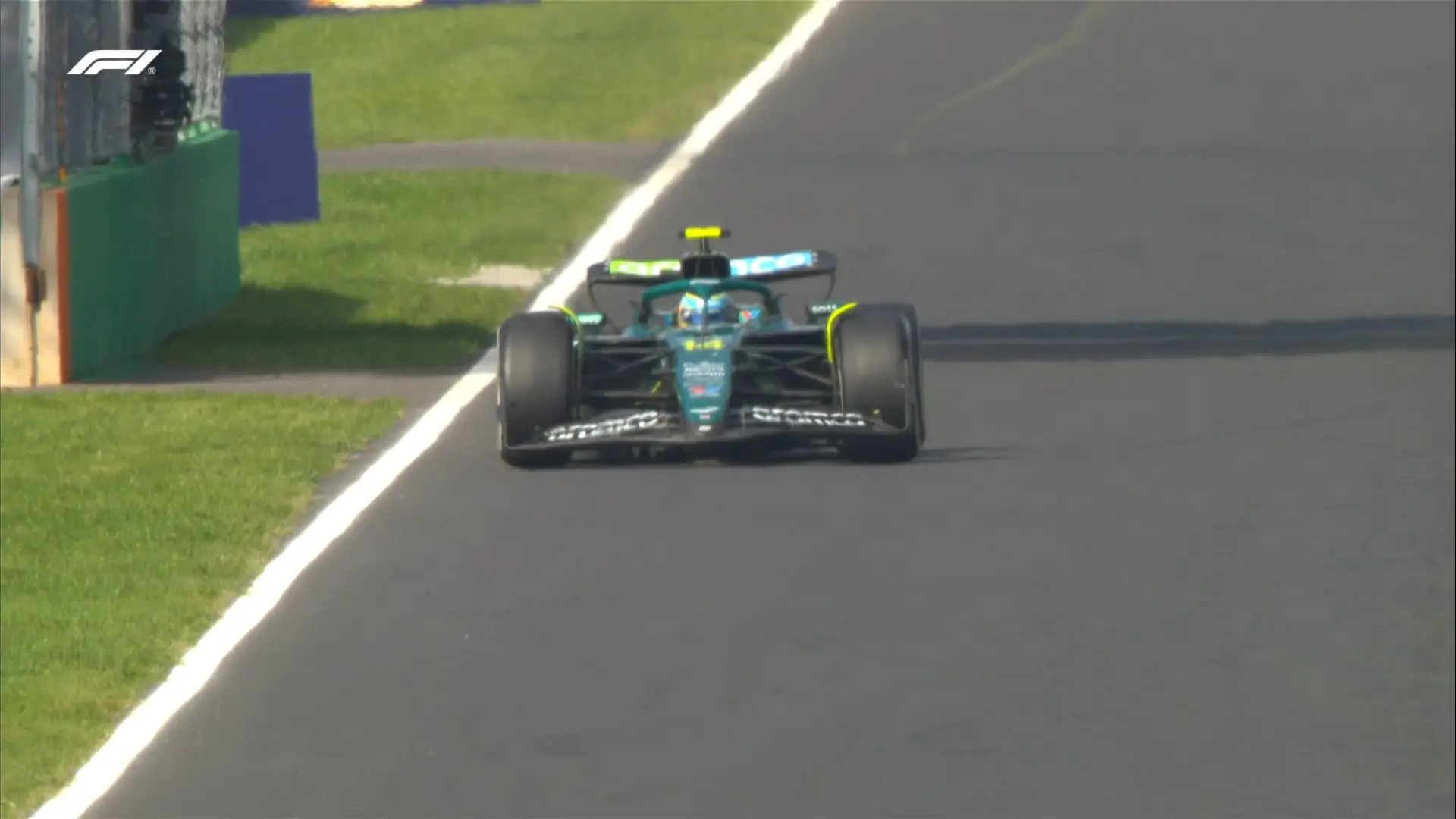 Así fue el abandono de Fernando Alonso en Monza: se le rompe la suspensión del Aston Martin