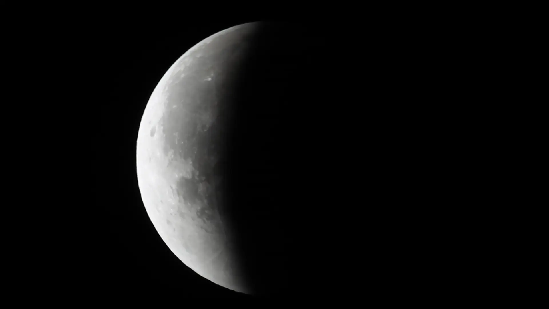 Científicos chinos descubren que la cara oculta de la Luna es más fría que el lado que se ve desde la Tierra