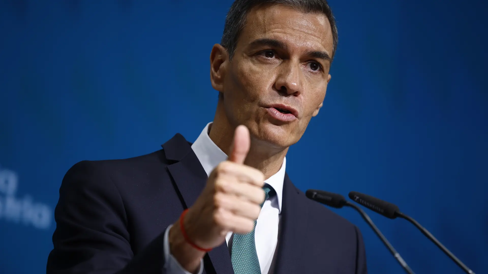 Pedro Sánchez y Óscar Puente se 'cuelan' en el estreno de TikTok de la Moncloa