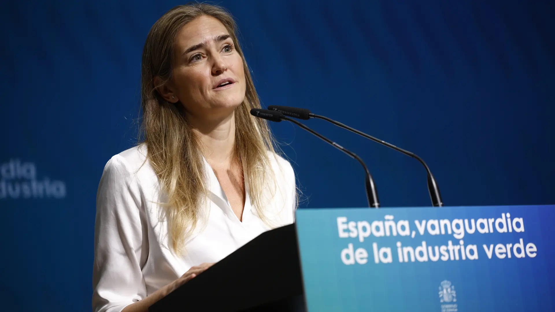 Aagesen explora con Airbus adaptar temporalmente aviones para tener más recursos antiincendios ya el verano que viene