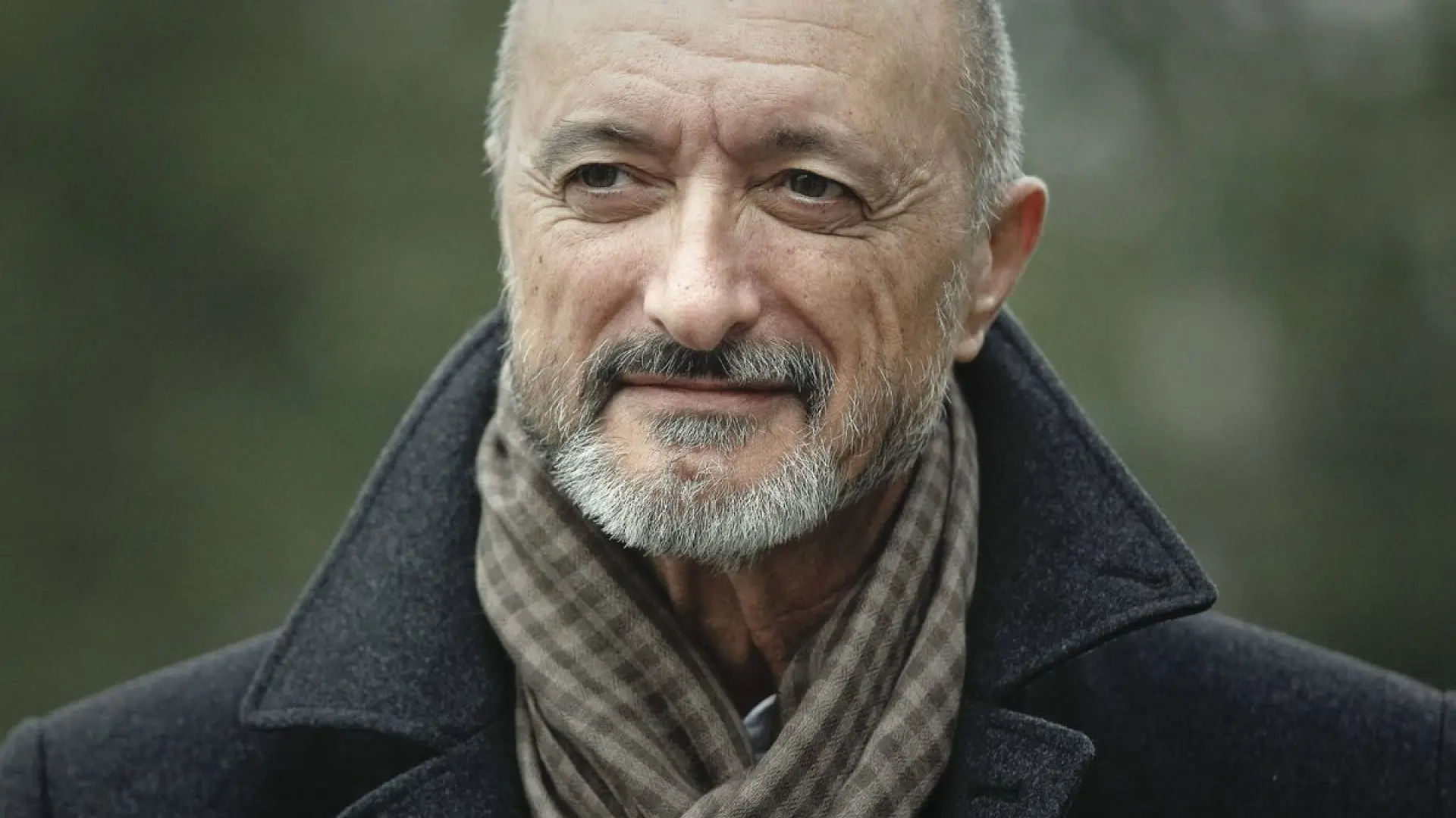 Pérez-Reverte recupera a Chaves Nogales, autor de la obra que quiere adaptar J.A. Bayona