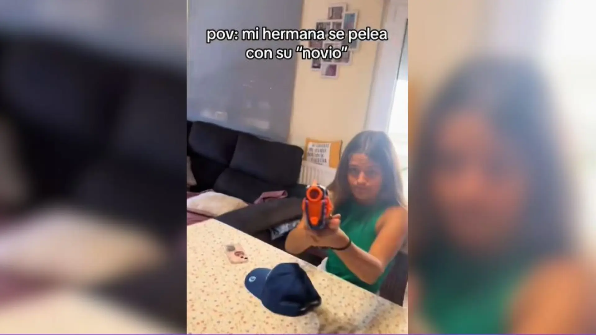 La airada reacción de una niña al escuchar las canciones de desamor que le pone su hermano tras pelearse con su novio