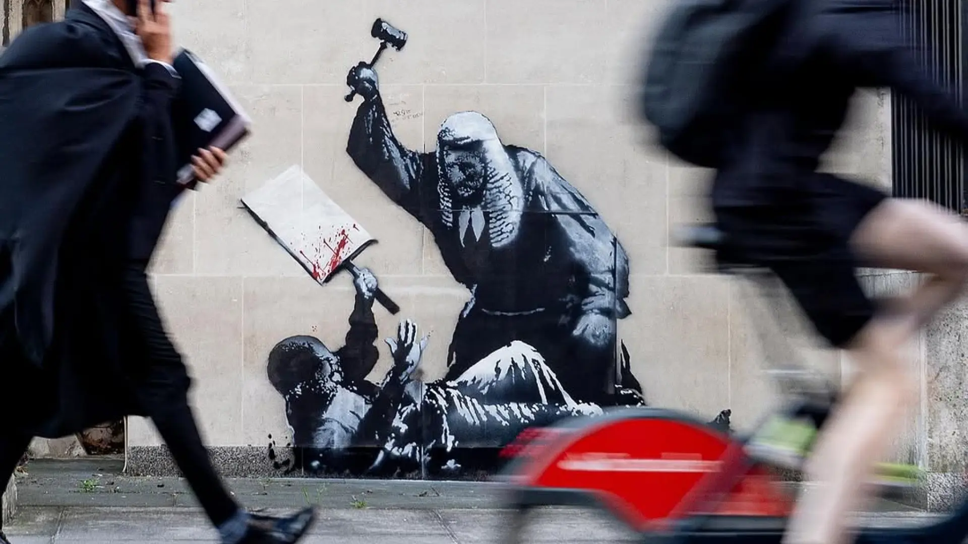 El grafitero Banksy podría ser desenmascarado por la Justicia británica