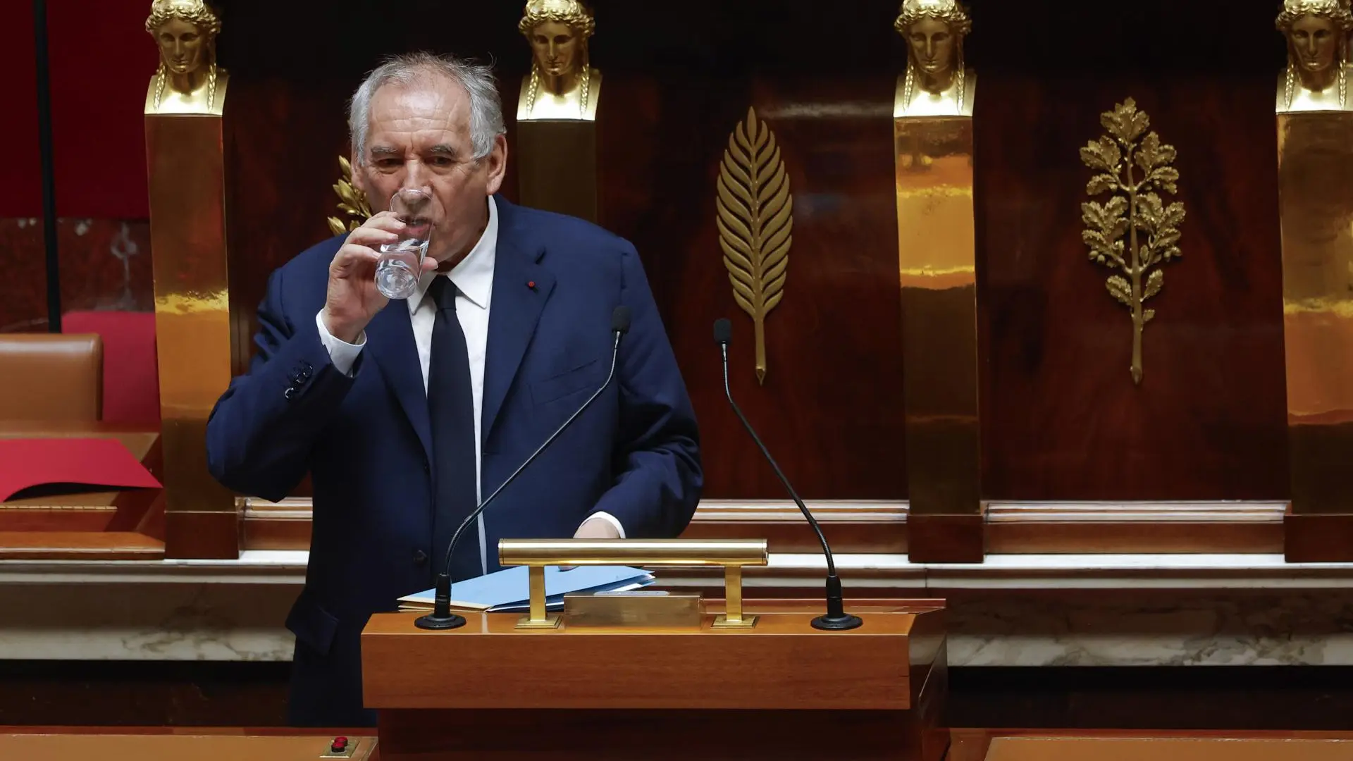 Cae el Gobierno francés: Bayrou pierde la moción de confianza y el país vuelve a la parálisis política con Macron señalado