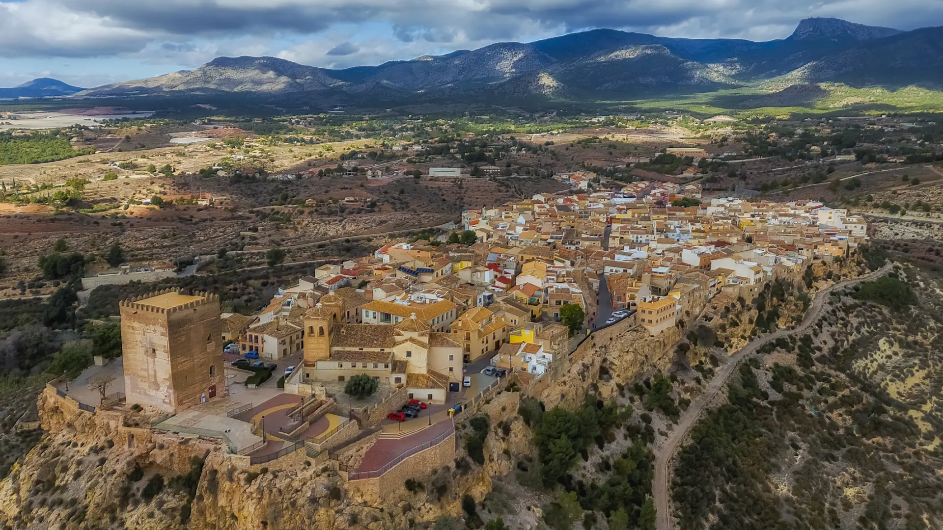 El pueblo medieval de Murcia situado en un alto y en medio de un impresionante paraje