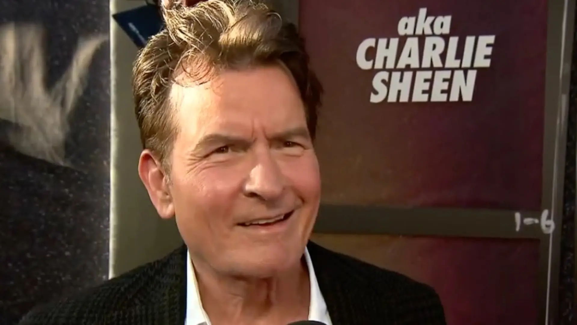 Charlie Sheen (60 años) recuerda sus momentos más oscuros: "Todavía siento lo que llamo 'escalofríos de vergüenza'"