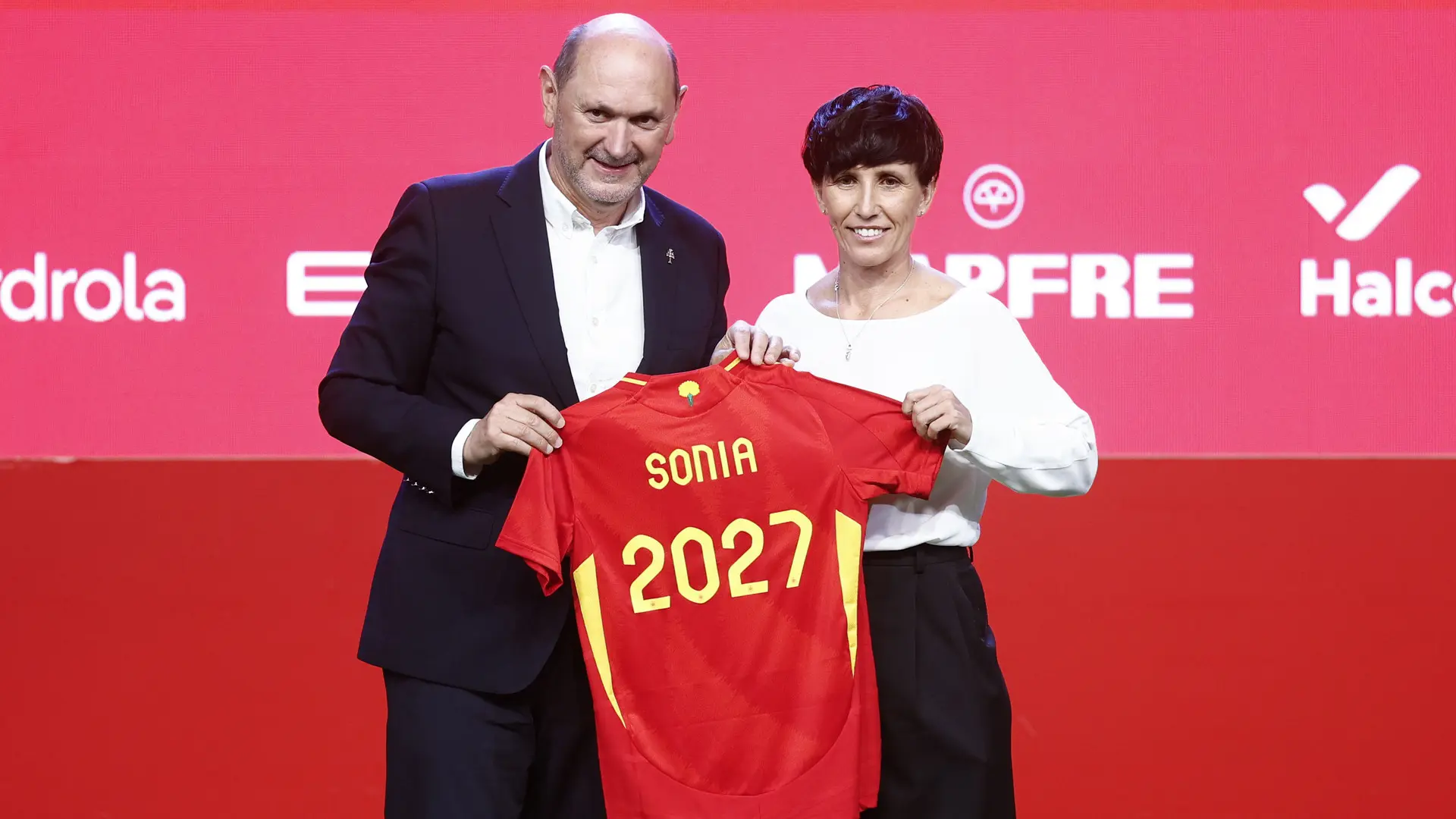 Sonia Bermúdez no desvela sus planes para la selección en su presentación: "No voy a descubrir a Jenni Hermoso, es una leyenda"