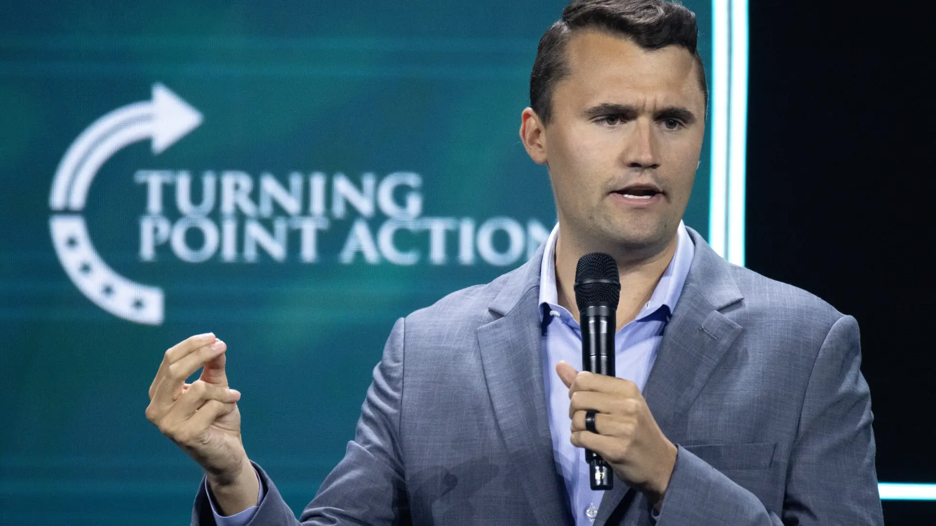 Una revista feminista borra un artículo en el que lanzaban "una maldición" a Charlie Kirk dos días antes de su asesinato